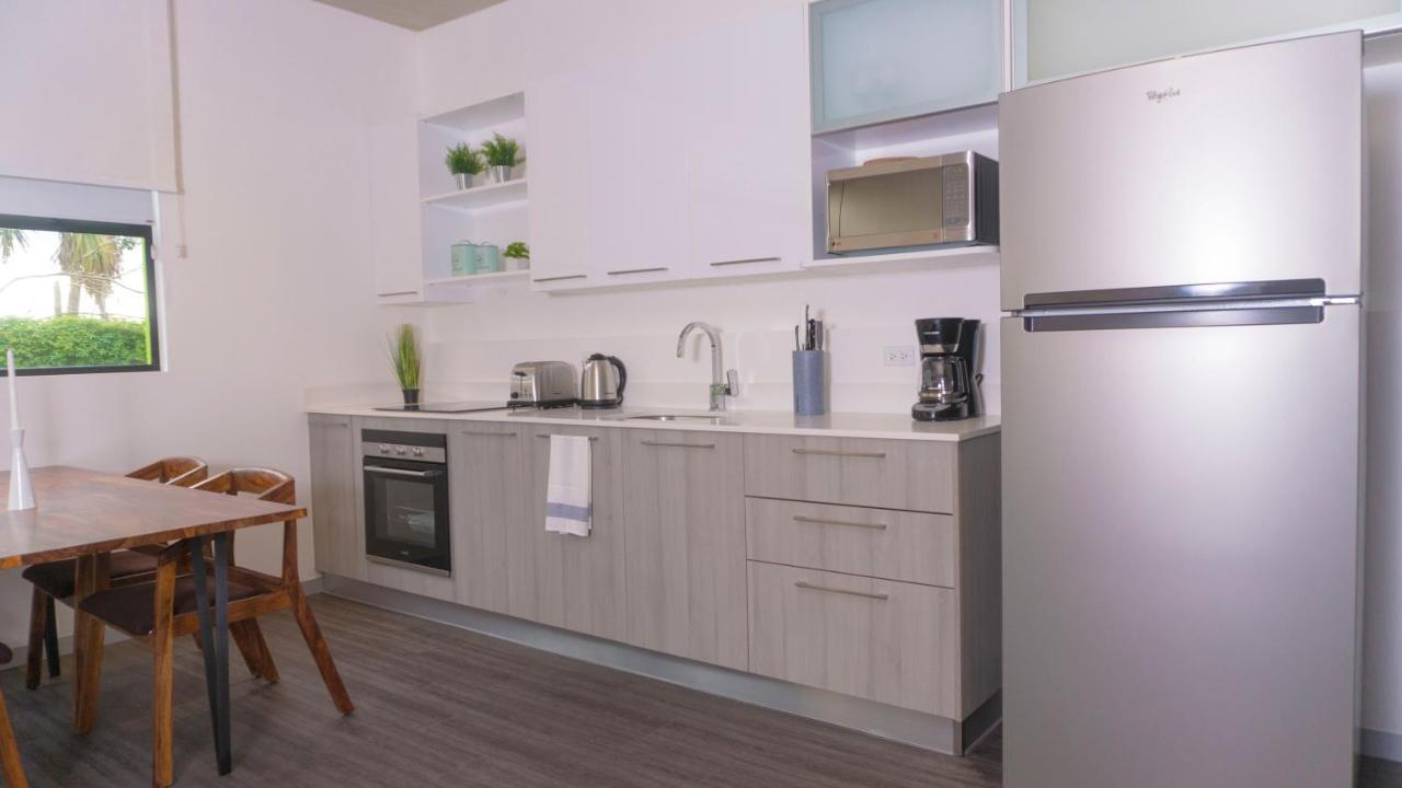 Bee Suites Santa Ana Санта-Ана Екстер'єр фото