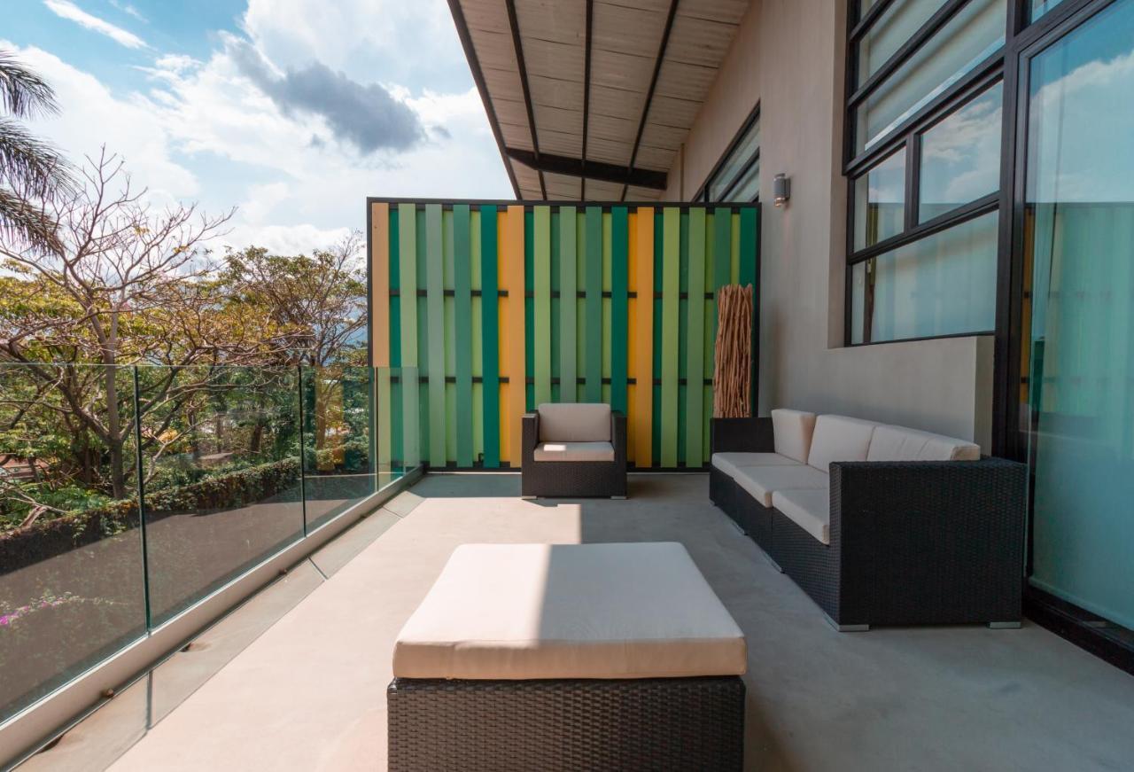 Bee Suites Santa Ana Санта-Ана Екстер'єр фото