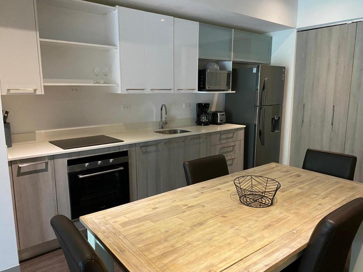 Bee Suites Santa Ana Санта-Ана Екстер'єр фото