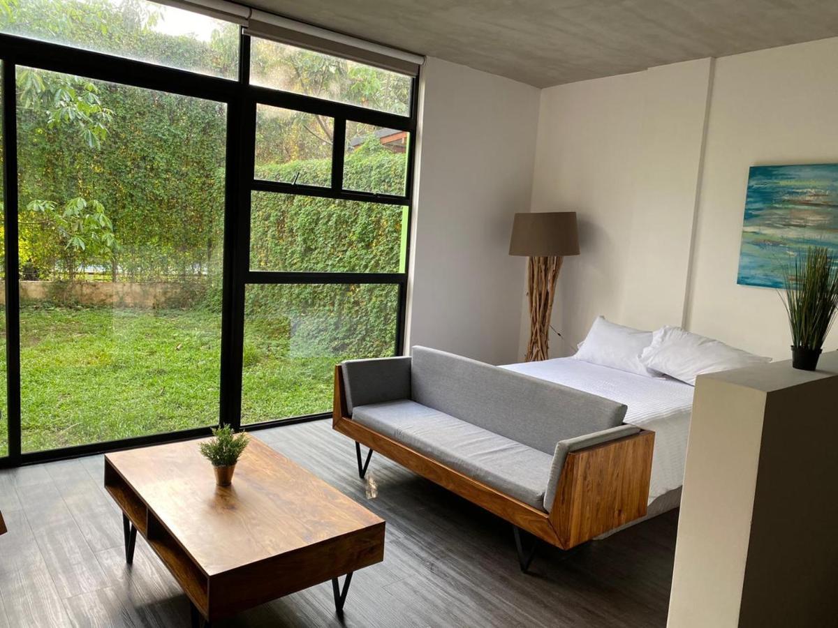 Bee Suites Santa Ana Санта-Ана Екстер'єр фото