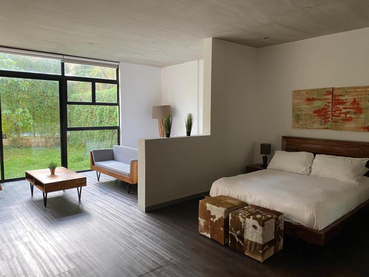 Bee Suites Santa Ana Санта-Ана Екстер'єр фото