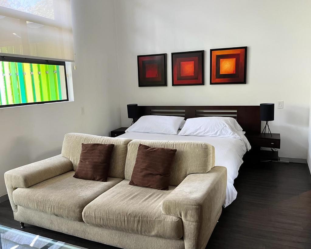 Bee Suites Santa Ana Санта-Ана Екстер'єр фото