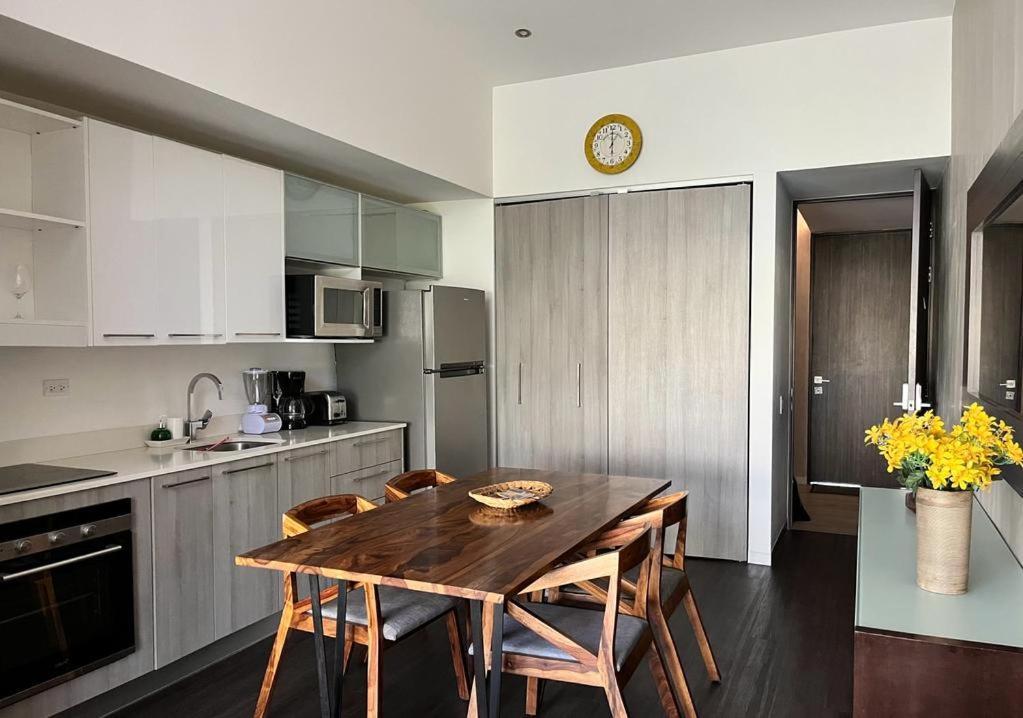 Bee Suites Santa Ana Санта-Ана Екстер'єр фото