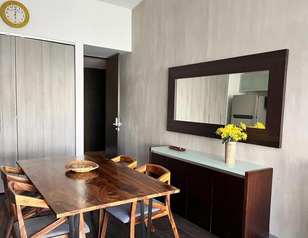 Bee Suites Santa Ana Санта-Ана Екстер'єр фото