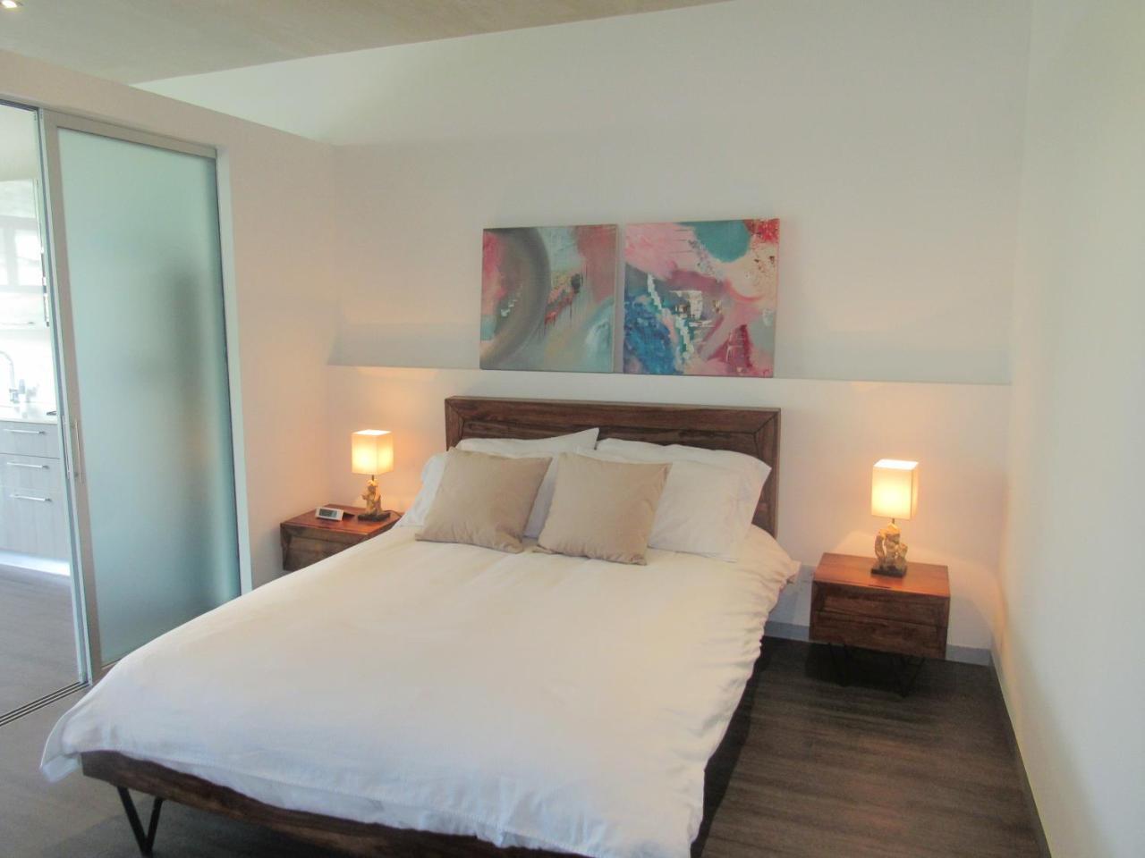 Bee Suites Santa Ana Санта-Ана Екстер'єр фото