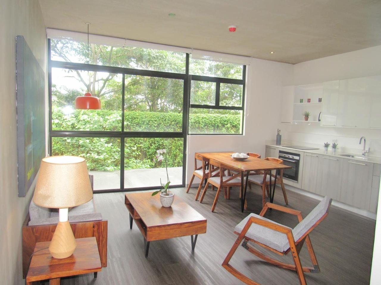 Bee Suites Santa Ana Санта-Ана Екстер'єр фото