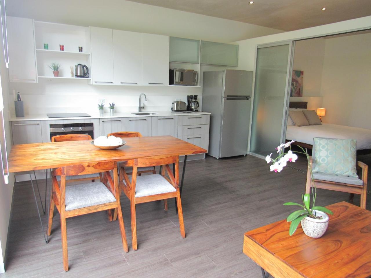 Bee Suites Santa Ana Санта-Ана Екстер'єр фото