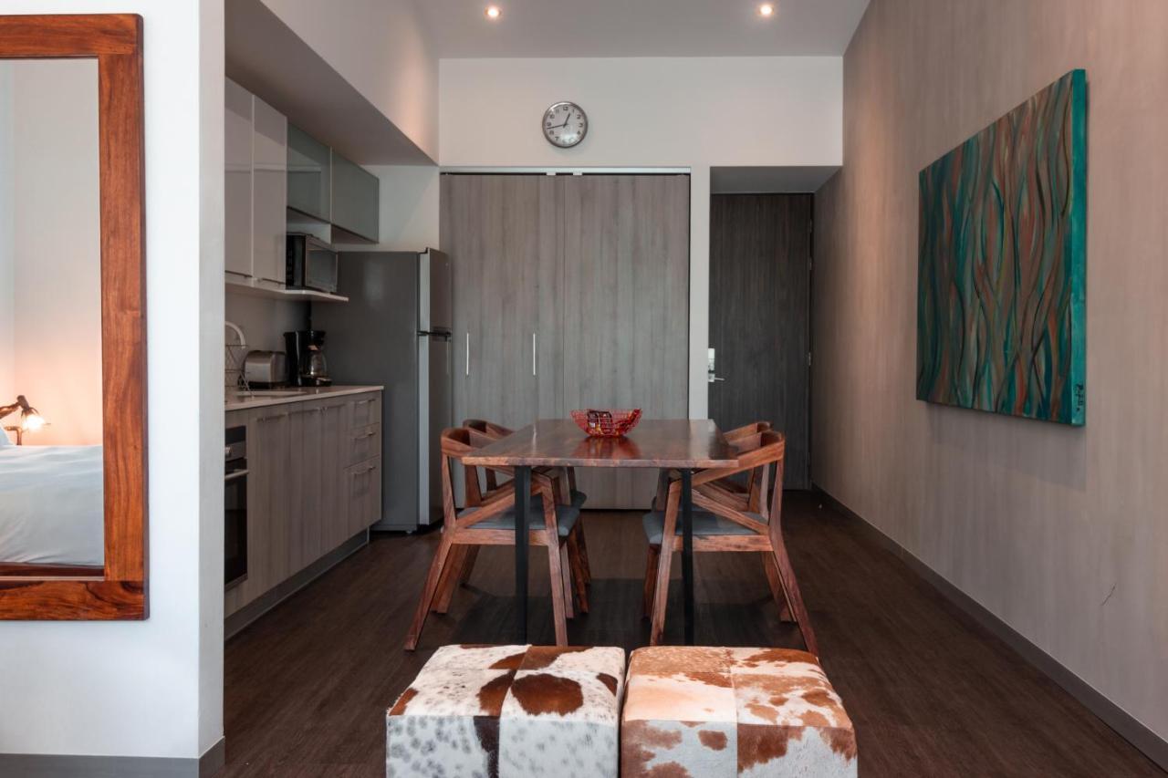 Bee Suites Santa Ana Санта-Ана Екстер'єр фото