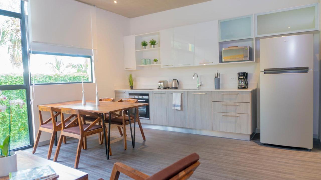Bee Suites Santa Ana Санта-Ана Екстер'єр фото